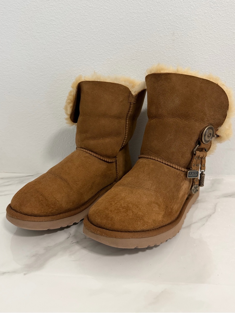 UGG Azalea Charm Boots Womens 8 Chestnut tan Suede Shearling Sherpa Lined Cozy